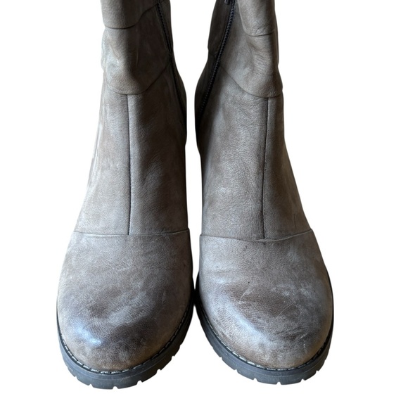 Clarks Mission Manor Ankle Bootie - Picture 3 of 11